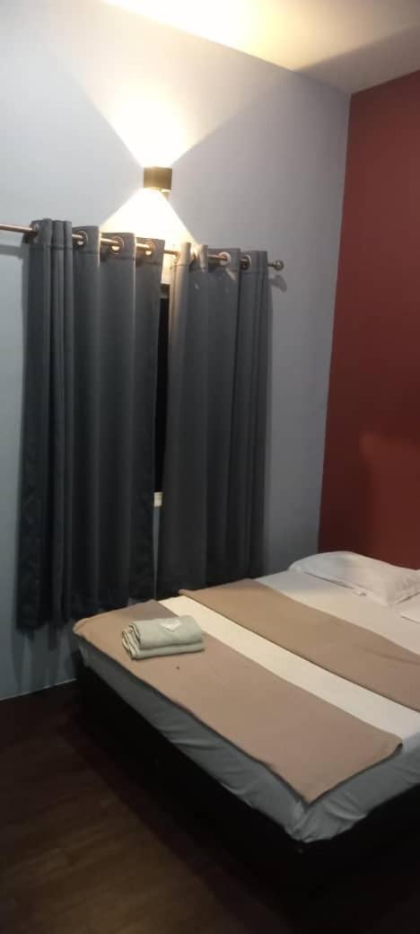 Weng Kong Homestay Слим Ривър Стая снимка