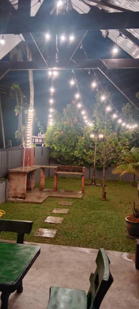 Weng Kong Homestay Слим Ривър Стая снимка
