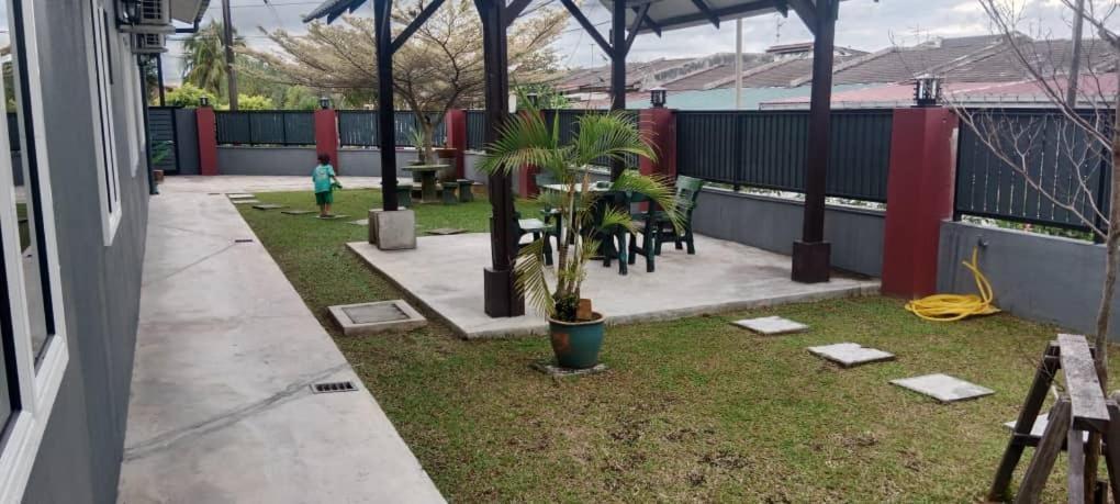 Weng Kong Homestay Слим Ривър Стая снимка