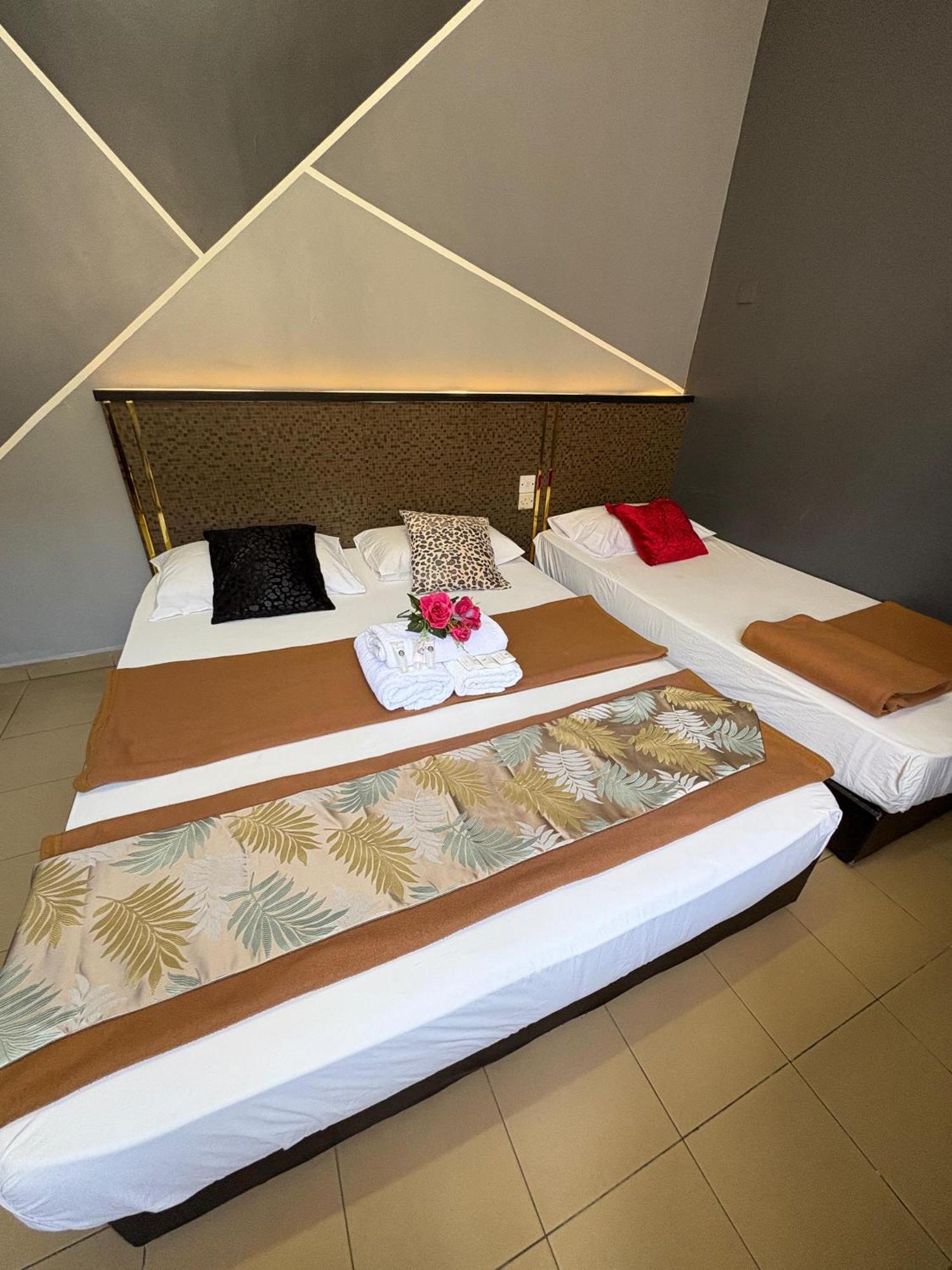 Weng Kong Homestay Слим Ривър Стая снимка
