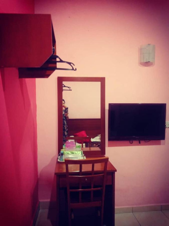 Weng Kong Homestay Слим Ривър Екстериор снимка